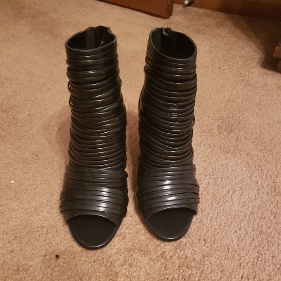 Heels - Picture 2 of 2